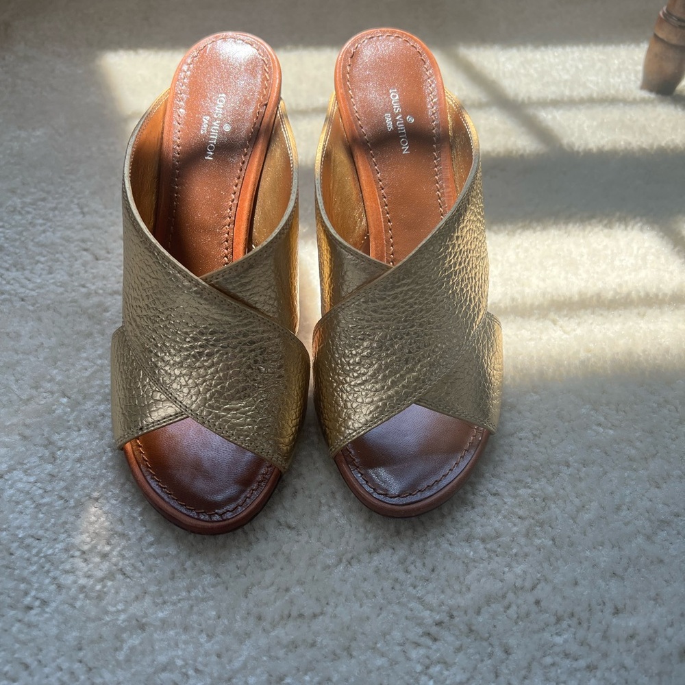LOUIS VUITTON Gold and Brown Mules with Textured Design
